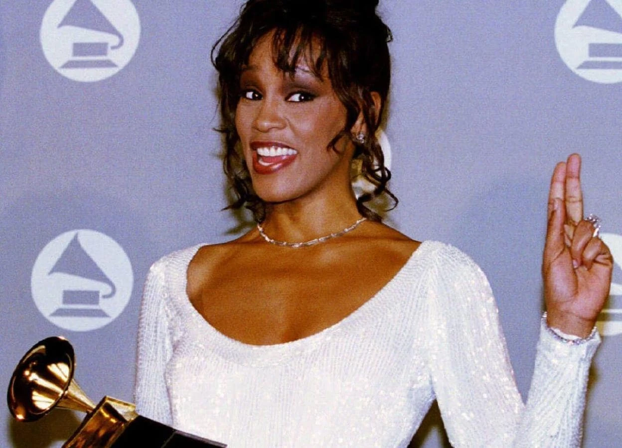 Một người tiết lộ bí mật sự ra đi của Whitney Houston, giữ 1 vật suốt 35 năm - Hình 5