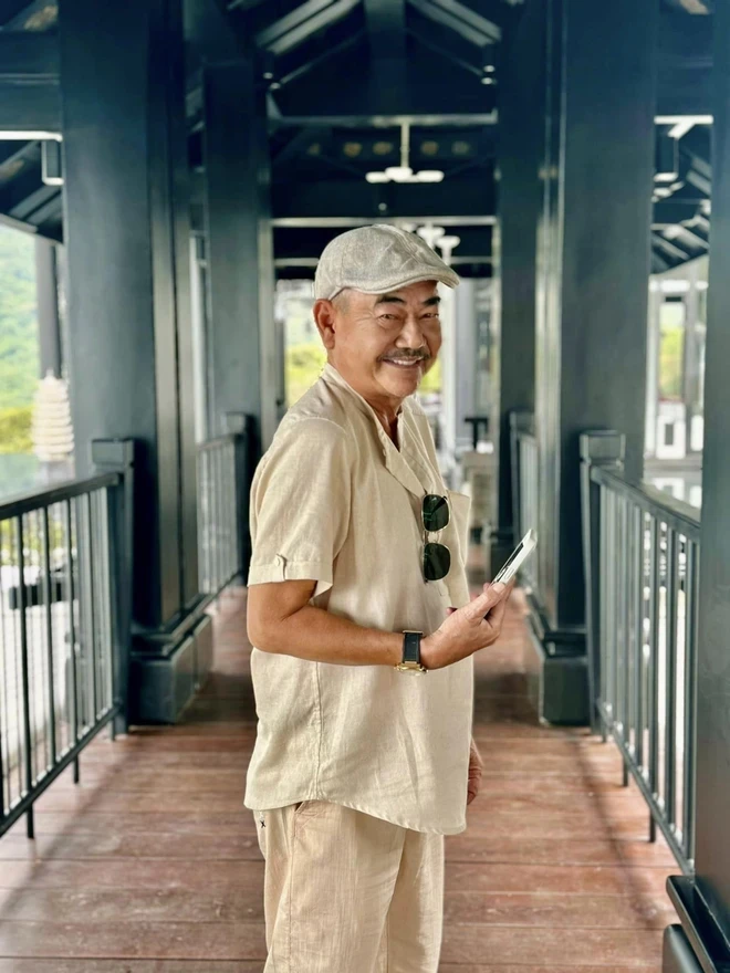 NS Việt Anh đăng ảnh sát rạt với nữ học trò, danh xưng khiến CĐM sốc nặng? - Hình 5
