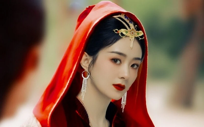 Triệu Lệ Dĩnh lập thành tích mới, đè đầu 3 đối thủ lên ngôi huyền thoại? - Hình 2