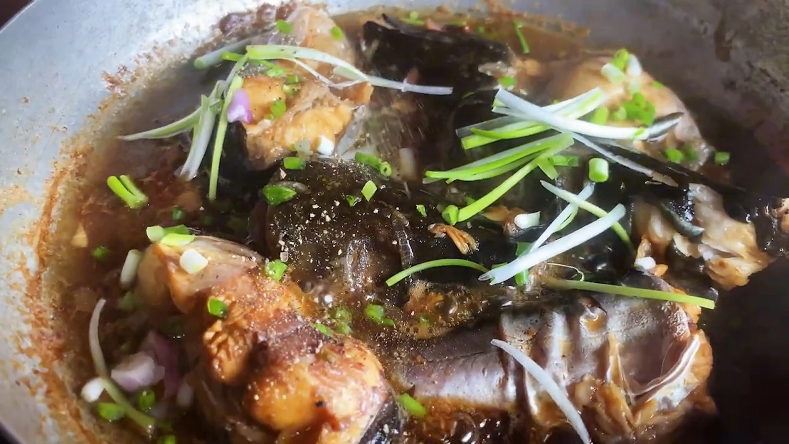 Cá vồ kho, nấu canh chua mà Lê Tuấn Khang mời 9 triệu người là món gì? - Hình 9
