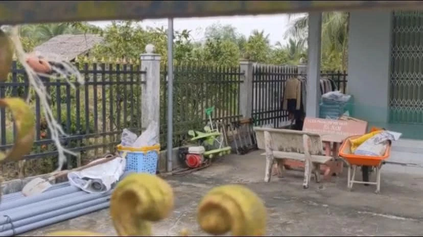 Ba Lê Tuấn Khang phát biểu quá sợ trước dòng người đổ về, tiến hành làm rào ngăn - Hình 4