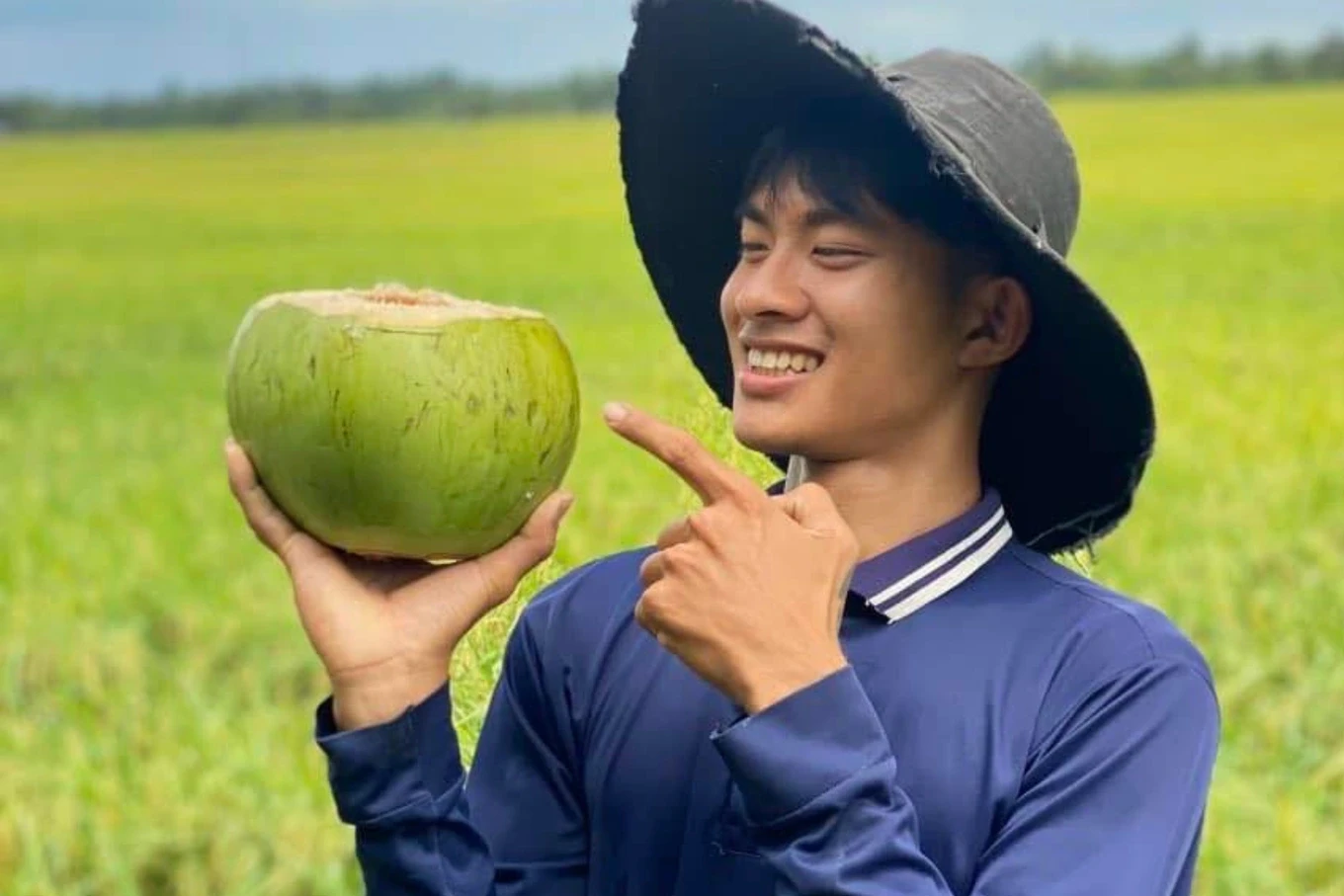 Ba Lê Tuấn Khang phát biểu quá sợ trước dòng người đổ về, tiến hành làm rào ngăn - Hình 1
