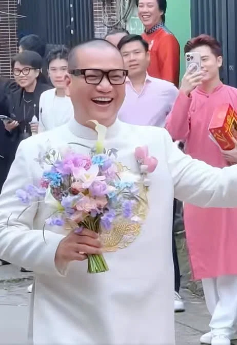 Chồng Khánh Vân dẫn con riêng đến lễ cưới, thái độ thế nào với mẹ kế? - Hình 1
