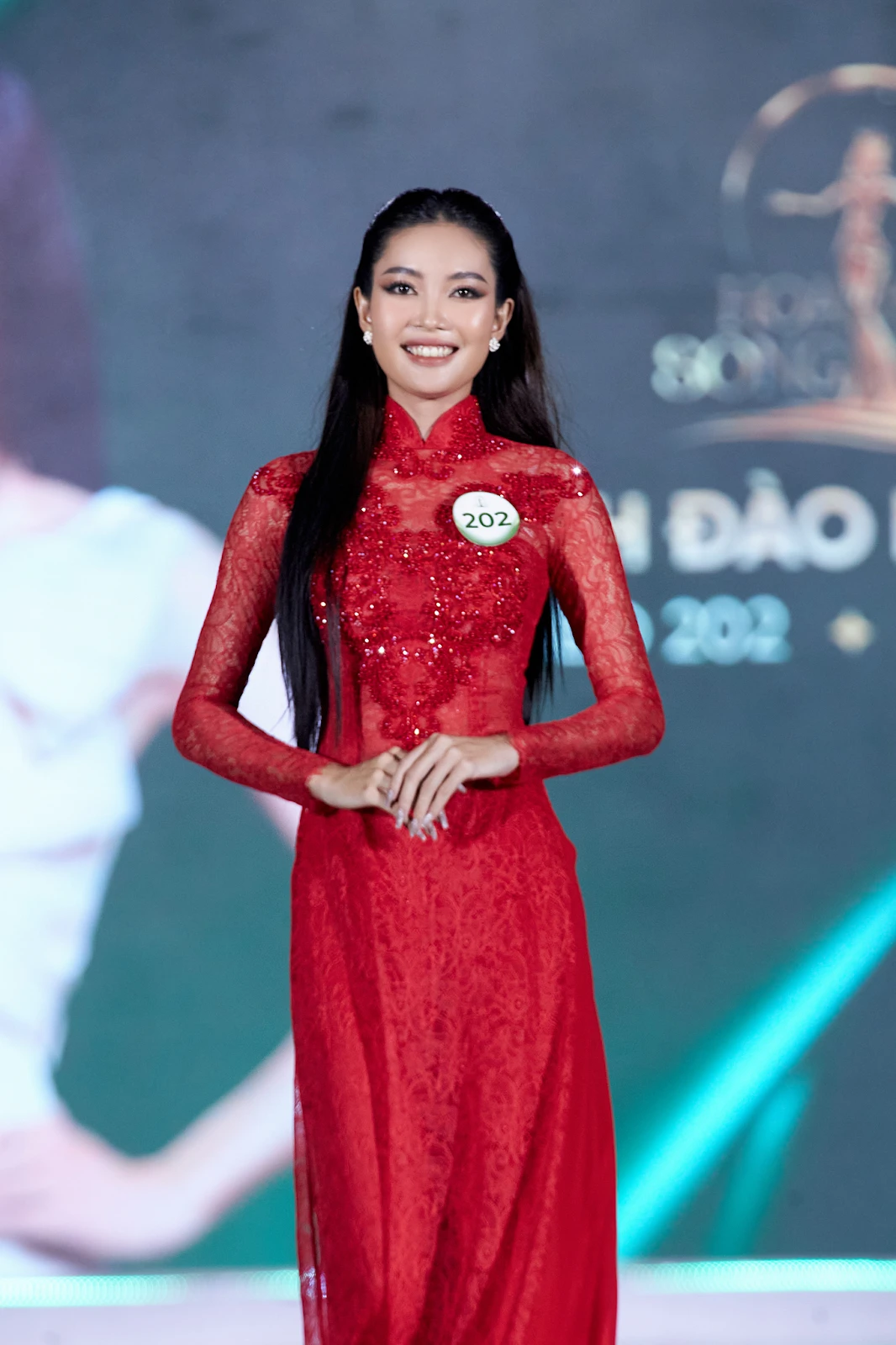 Huỳnh Đào Diễm Trinh: Mỹ nhân đại diện phụ nữ miền Nam, 1 năm thi nhan sắc 4 lần - Hình 3