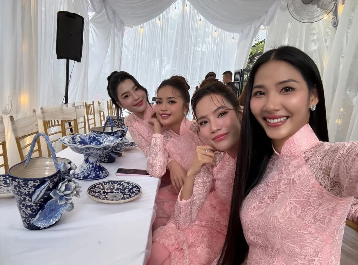 Lễ ăn hỏi Khánh Vân: Cô dâu khóc nức nở, chú rể lộ biểu cảm, hành động ngỡ ngàng - Hình 2