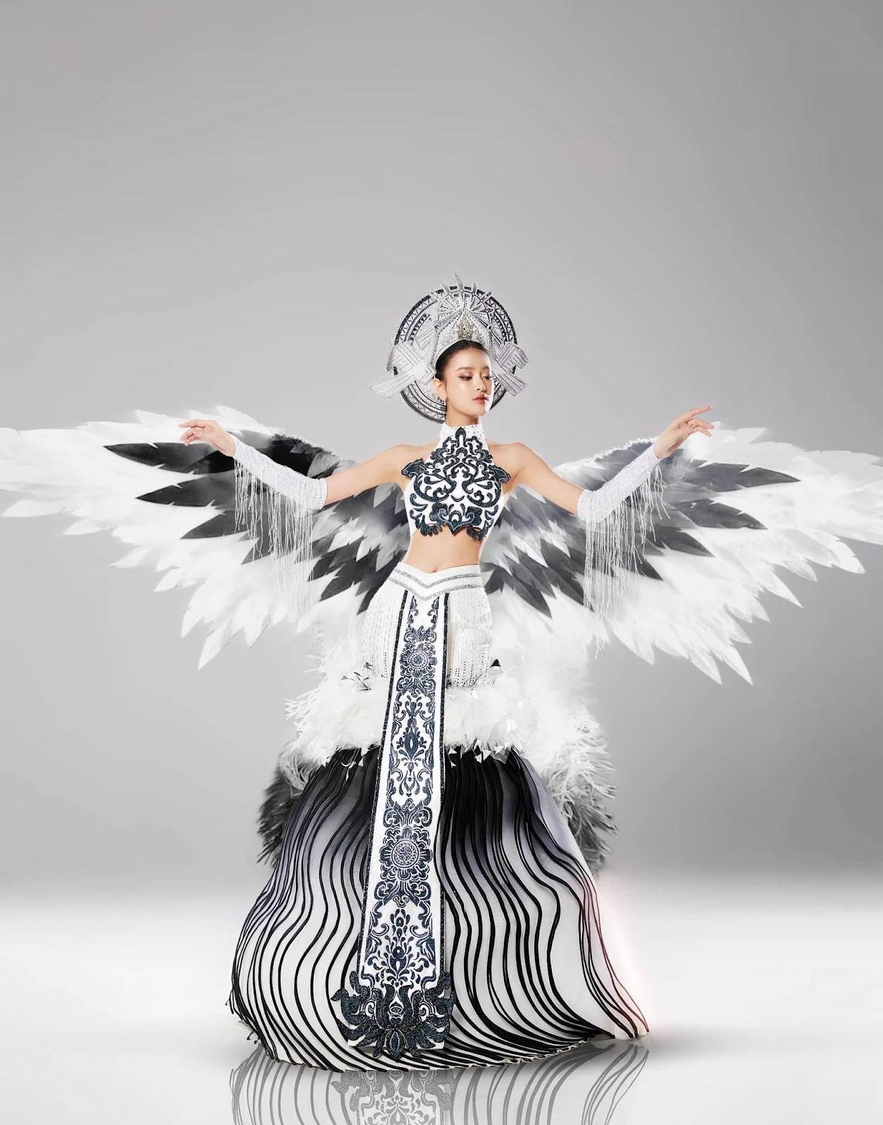 Miss Intercontinental: Bùi Khánh Linh thi Trang phục Dân tộc, trượt 1 giải - Hình 1