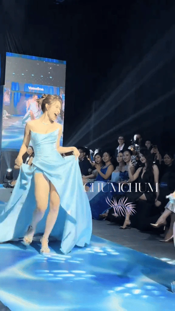 Phản hồi khó lường của mỹ nhân sinh năm 2002 khi bị chê đi catwalk như đi chợ sao NTK cũng dám mời - Hình 2