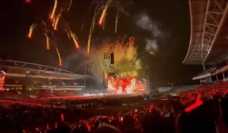 Concert Anh Trai Say Hi: fan VIP 20 triệu ăn mì gói, cảnh WC gây ngượng? - Hình 1