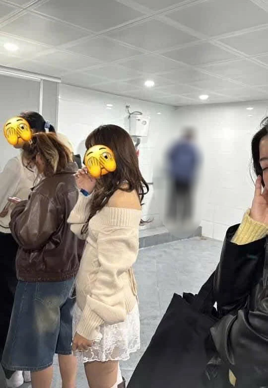 Concert Anh Trai Say Hi: fan VIP 20 triệu ăn mì gói, cảnh WC gây ngượng? - Hình 5