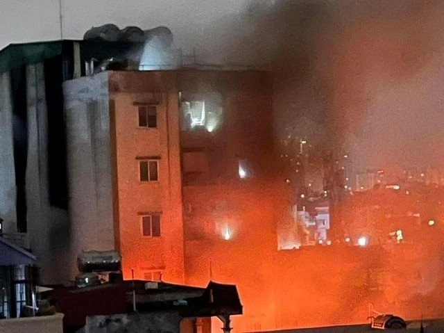 Khuong Ha apartment fire: 7 people involved revealed, prosecuted? - Photo 2