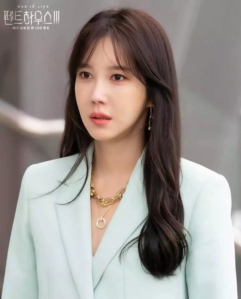 Lee Ji Ah khiến khán giả phát hoảng với visual cứng đơ, nghi vấn động dao kéo - Hình 6