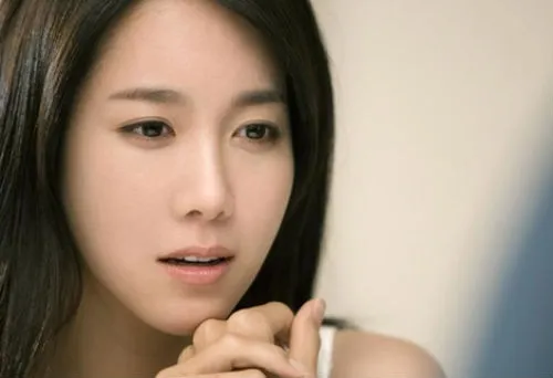 Lee Ji Ah khiến khán giả phát hoảng với visual cứng đơ, nghi vấn động dao kéo - Hình 5