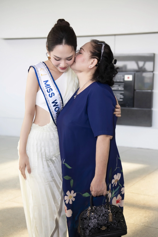 Mai Phương mang 140kg hành lý đi thi Miss World, bị hiểu lầm, Ý Nhi vội ra mặt - Hình 2