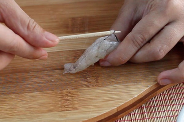 Bánh tôm làm theo cách này không cần khuôn vẫn giòn rụm, không bị ỉu, chuẩn vị Hà thành - Hình 3