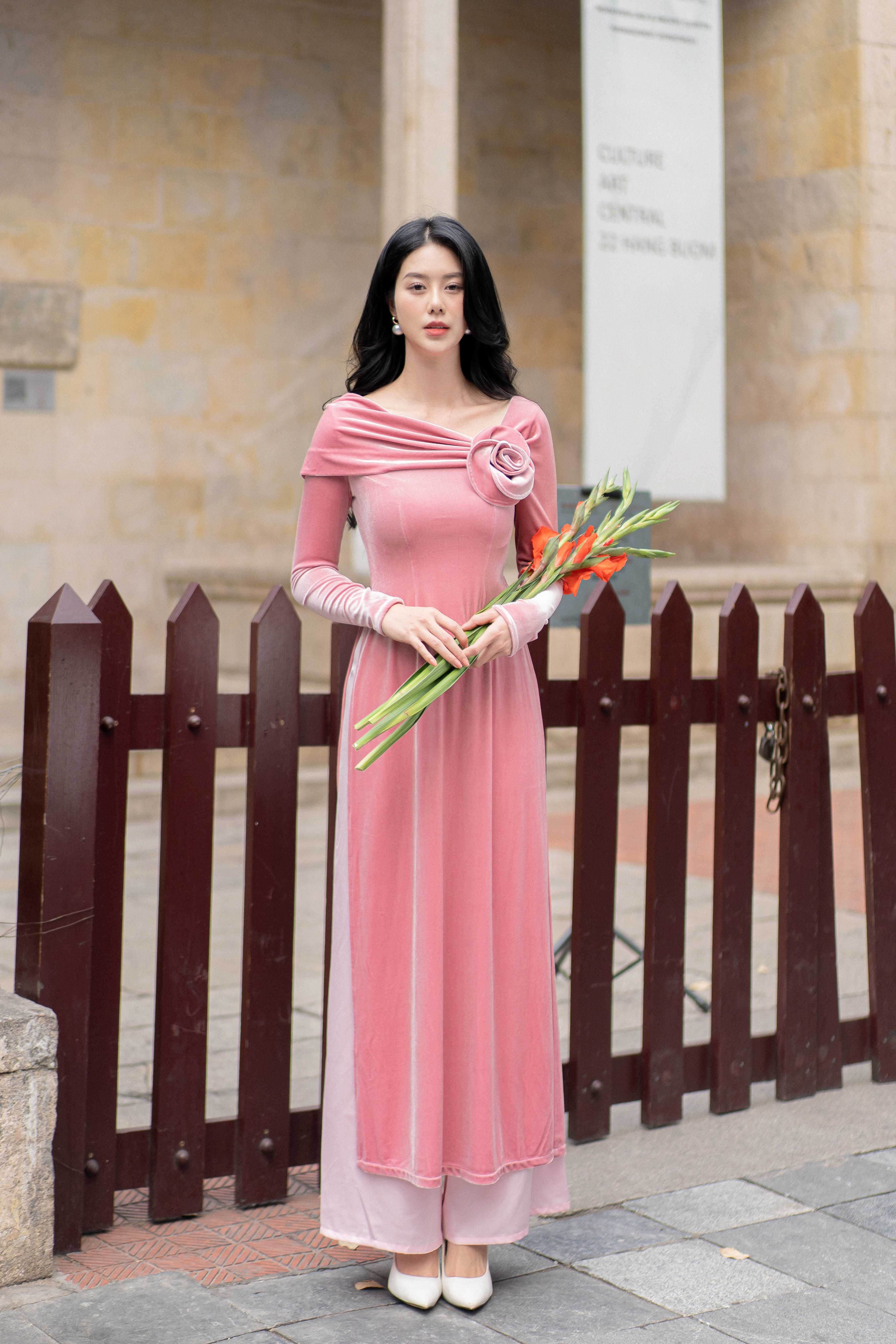 Đẹp xuất sắc cùng áo dài đính kết dịp tết này - Hình 11
