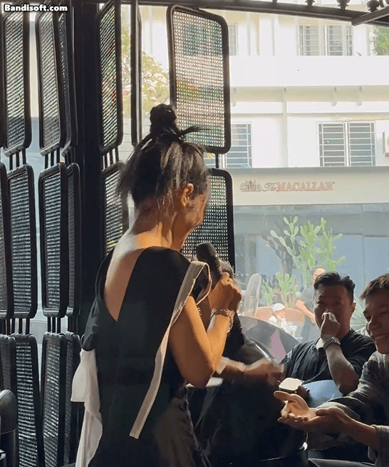 Diva Hồng Nhung hứa hẹn màn collab với MCK, mê mẩn đôi guốc của nam rapper - Hình 4