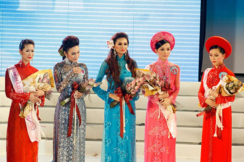 Dương Thùy Linh: Hoa hậu gia thế khủng cùng thời Thùy Lâm, U50 sinh con lần 2 - Hình 1