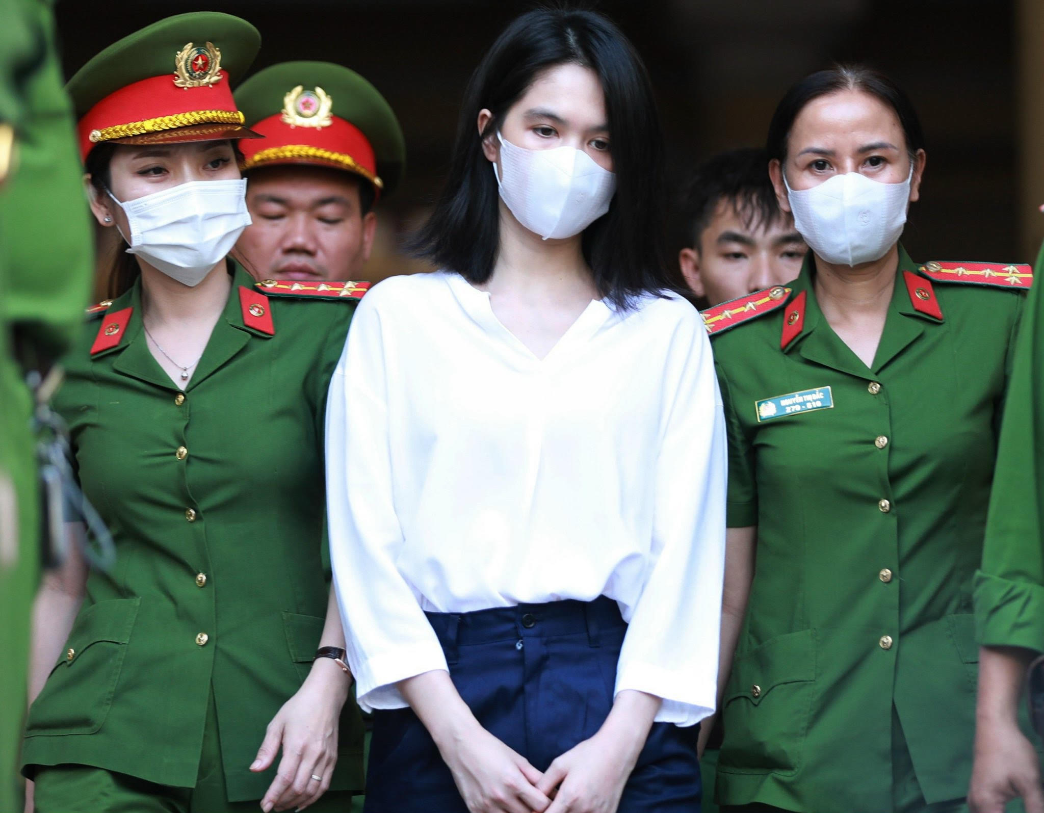 Ngọc Trinh được tuyên án treo, trả tự do ngay tại tòa - Hình 3