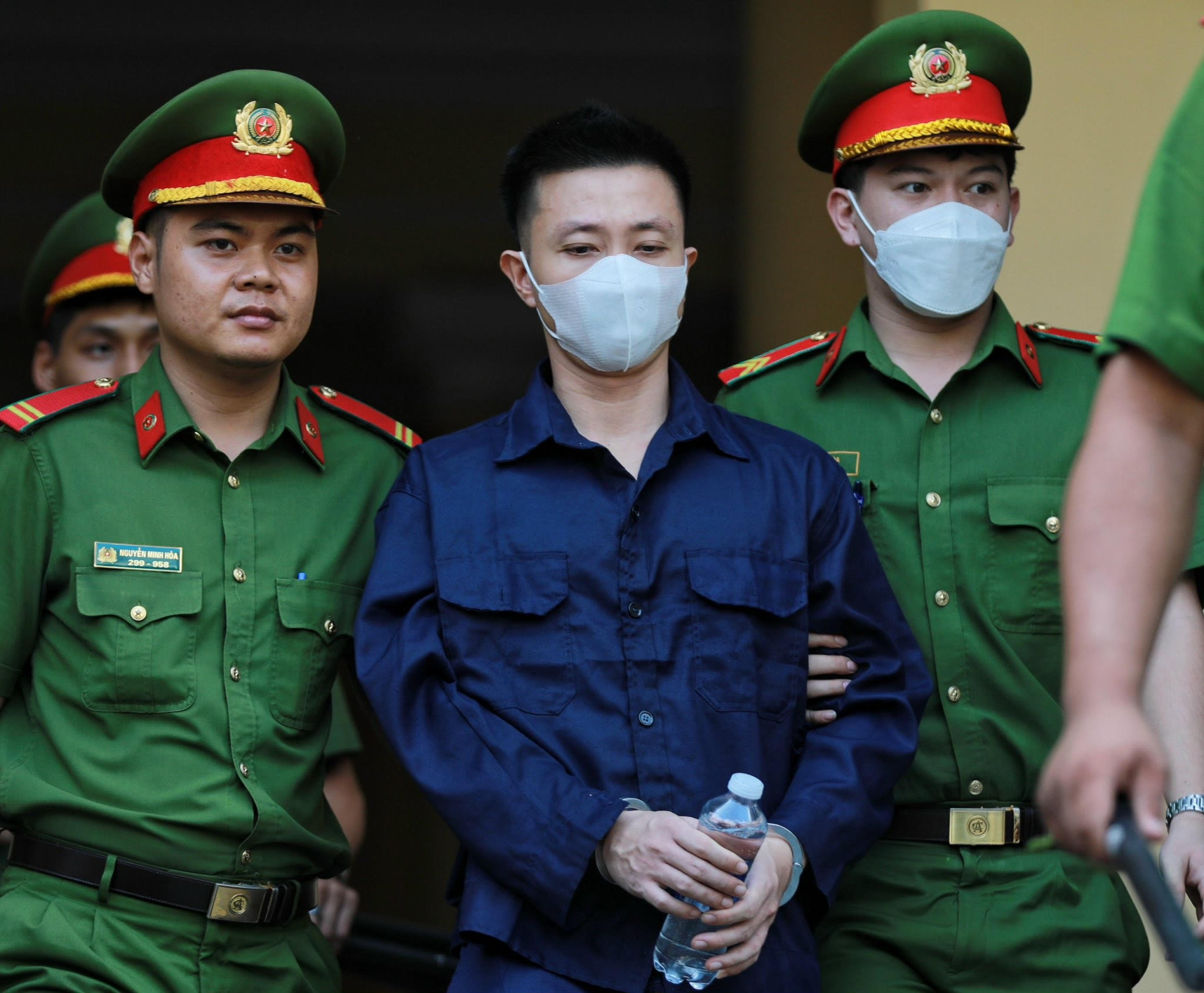 Ngọc Trinh được tuyên án treo, trả tự do ngay tại tòa - Hình 2