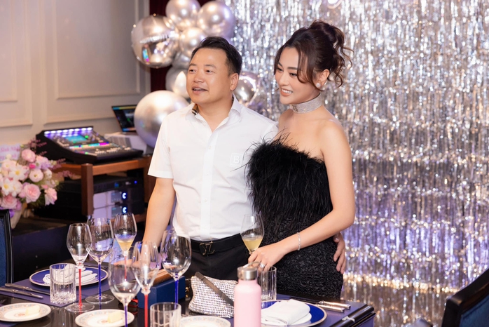 Phương Oanh khoe loạt hình cận mặt, nhan sắc thế nào ở tháng thứ 6 bầu song sinh? - Hình 6