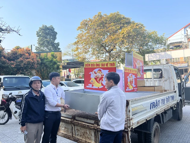 Trạm cá chép siêu tốc đưa ông Táo về trời gây sốt ở Huế - Hình 2