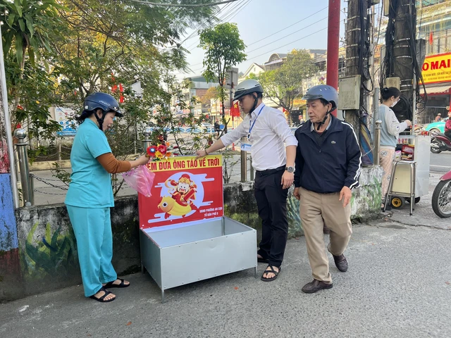 Trạm cá chép siêu tốc đưa ông Táo về trời gây sốt ở Huế - Hình 4