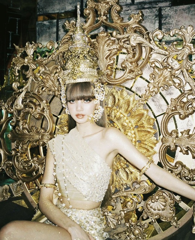 Vàng gold trở thành gam màu phong thủy trong sự nghiệp ca hát của Lisa - Hình 9