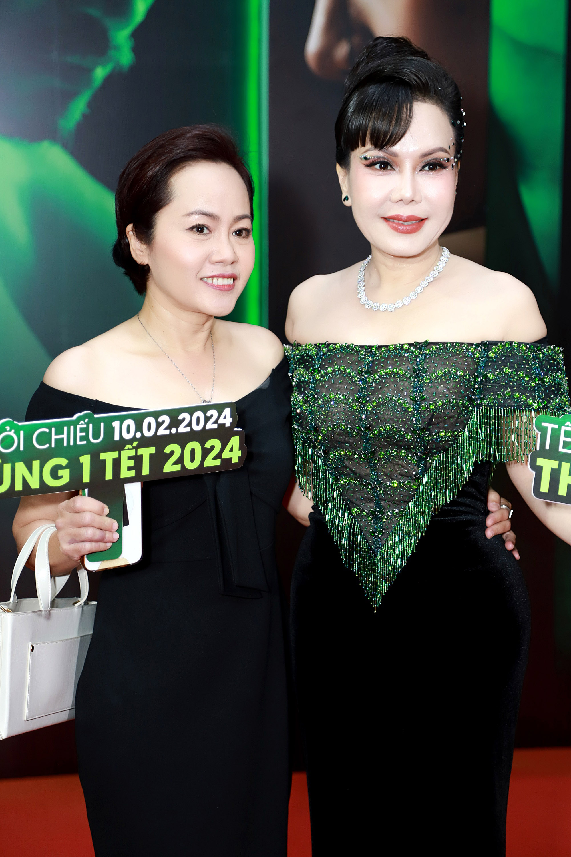 Việt Hương xuất hiện với nhiều vết bầm trên lưng, xót xa khi biết lý do - Hình 16