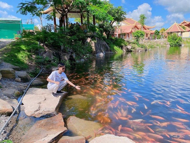 Vịnh Hạ Long thu nhỏ đẹp như tiên cảnh ở An Giang - Hình 11