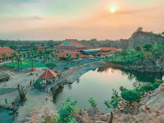 Vịnh Hạ Long thu nhỏ đẹp như tiên cảnh ở An Giang - Hình 2