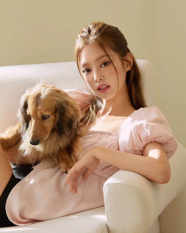 Jennie chạy show không nghỉ giữ danh tiếng vẫn bị Taeyeon (SNSD) leo lên đầu - Hình 2