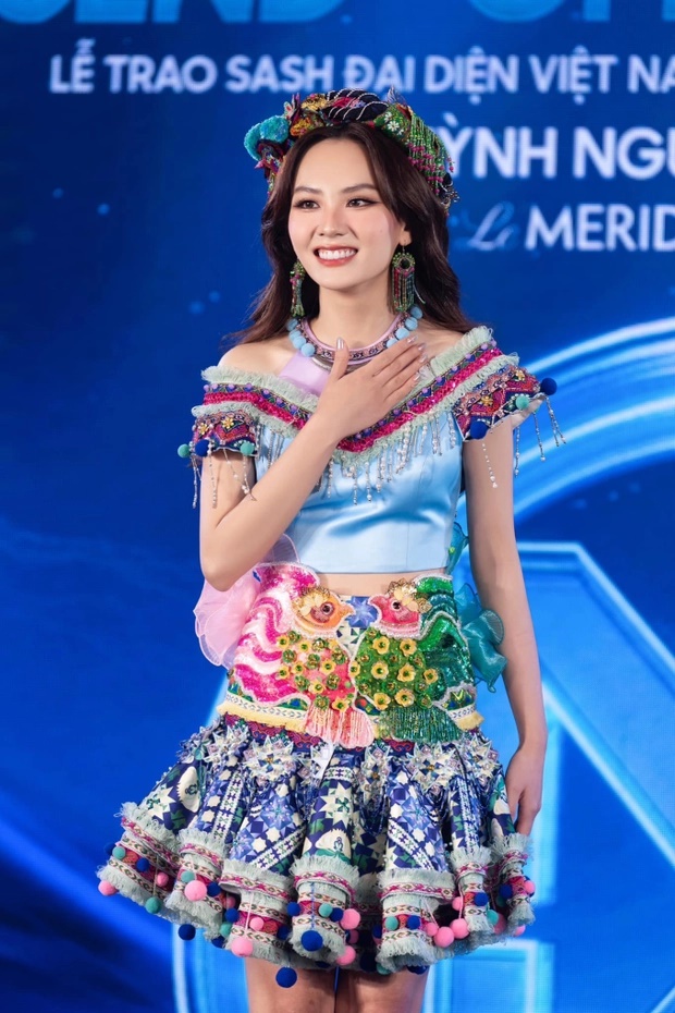 Mai Phương diện áo bà ba thi Miss World, hát hit NewJeans với Hoa hậu Hàn Quốc - Hình 3