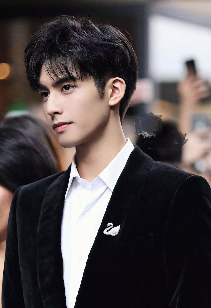Lưu Diệc Phi thành đôi với trai trẻ kém 12 tuổi, là người quen của Đàm Tùng Vận - Hình 2