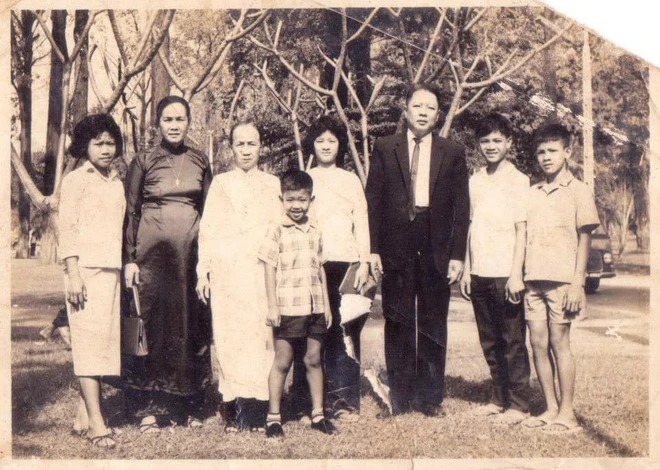 Ca sĩ Nguyên Lộc: Trầm cảm rời showbiz, tình nguyện coi Nhà thờ tổ cho Hoài Linh - Hình 1