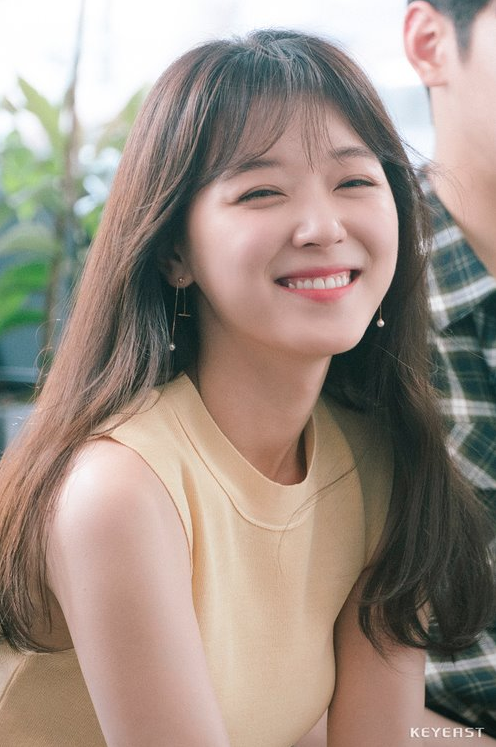 Jo Woo Ri: nữ phụ mờ nhạt trong Hậu Duệ Mặt Trời, bị Cha Eun Woo ngó lơ - Hình 12