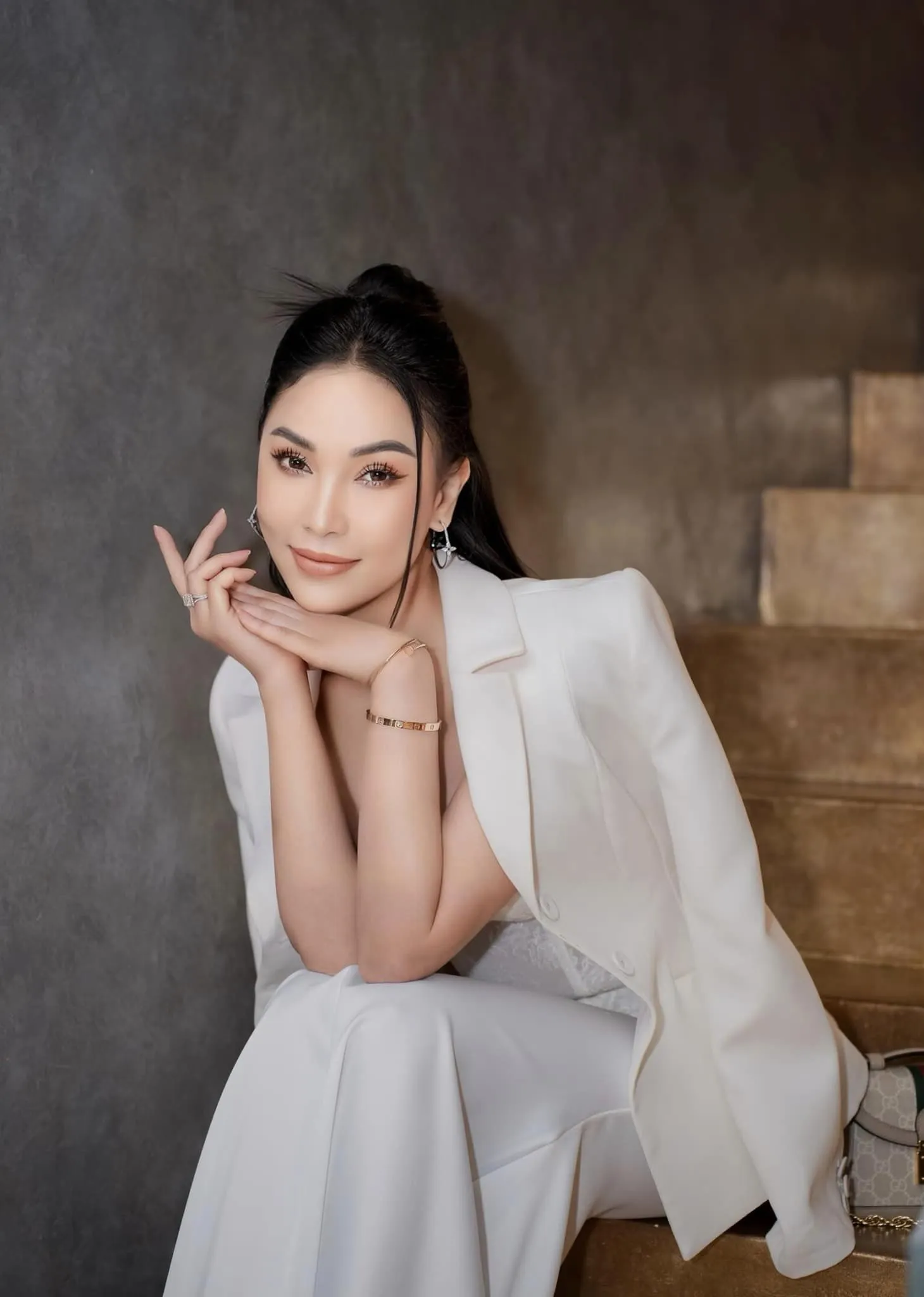 Chồng Quỳnh Thư lộ thân thế không phải dạng vừa, ngoại hình điển trai - Hình 6