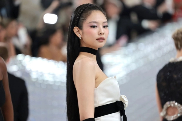 Jennie có động thái khinh YG, xem nhẹ BLACKPINK, hết lòng cung phụng 1 nơi - Hình 2