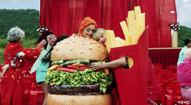 Katy Perry đến Eras Tour ủng hộ Taylor Swift, sốc khi nghe bài đá xéo mình - Hình 6