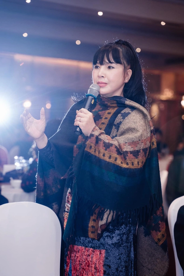 NSND Lan Hương Em bé Hà Nội: Người đẹp không tuổi, U60 bình yên bên chồng - Hình 10