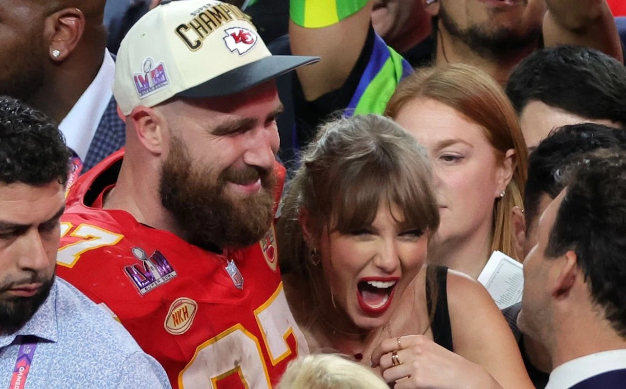 Bạn trai Taylor Swift lột xác ở tuổi 34: Ngôi sao thời trang làng bóng bầu dục - Hình 1