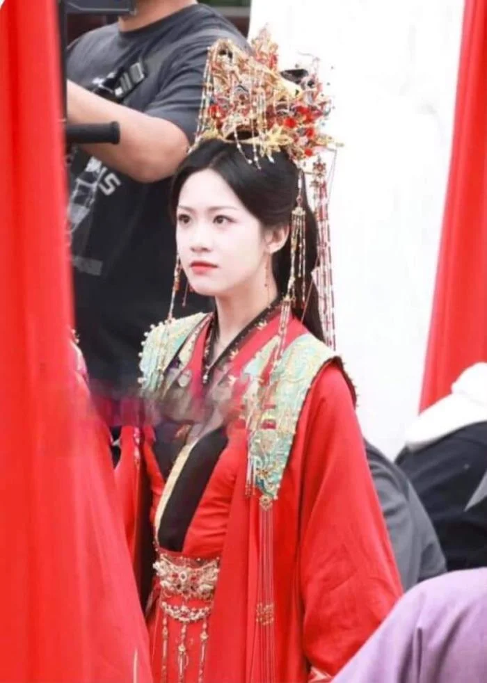 Bạch Lộc hóa tân nương đẹp áp đảo Cúc Tịnh Y, 2 đàn em kém tuổi cũng chịu thua - Hình 5
