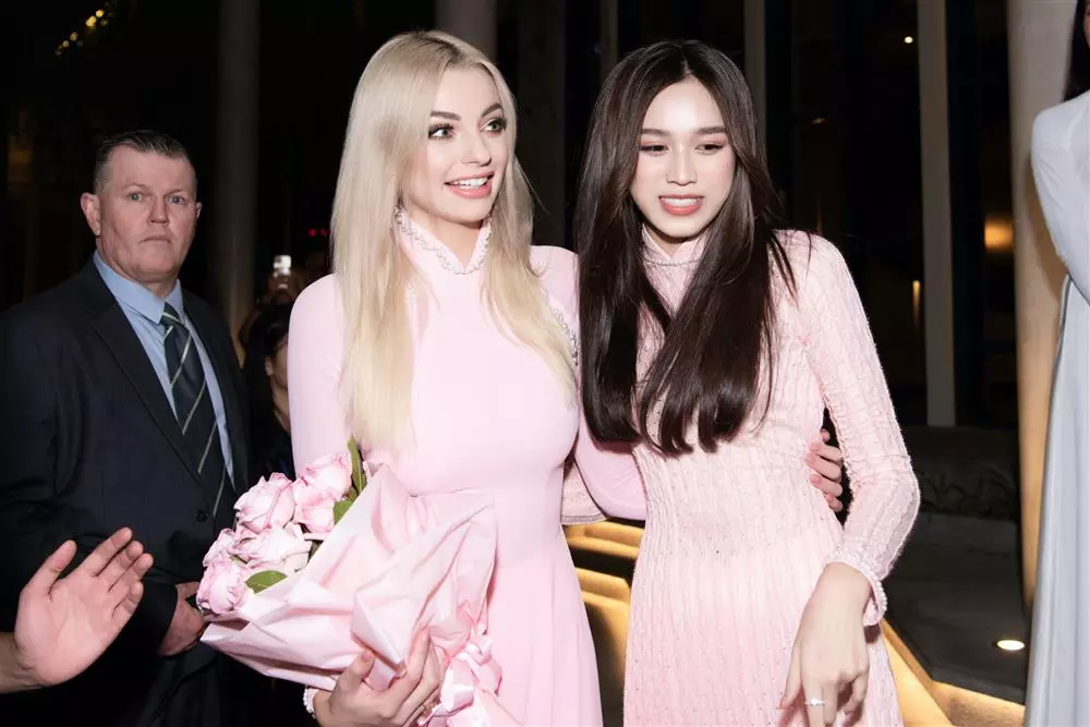 Đương kim Miss World cầu cứu Đỗ Long, Quân Nguyễn - Pu Lê trong đêm chung kết - Hình 9