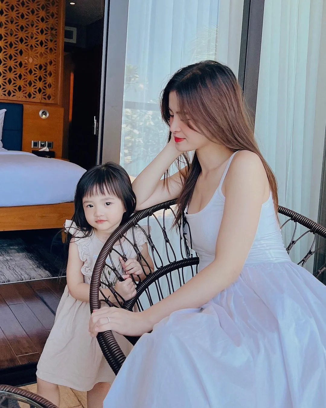 Đông Nhi khoe visual cực xịn khi mang thai lần 2: Vóc dáng vẫn như đôi mươi - Hình 2
