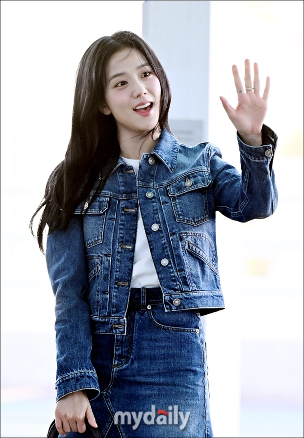 Jisoo, Lisa lần đầu lộ diện sau khi lên chức chủ tịch, chị cả ăn đứt 1 điểm - Hình 1