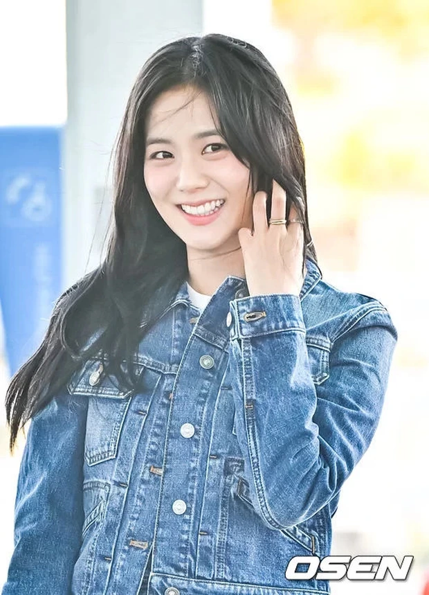 Jisoo, Lisa lần đầu lộ diện sau khi lên chức chủ tịch, chị cả ăn đứt 1 điểm - Hình 2