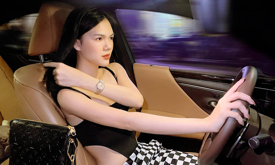 Ngọc Trinh thay đổi bất ngờ sau khi bị bạn trai cắm sừng phải xuống tóc quy y - Hình 2