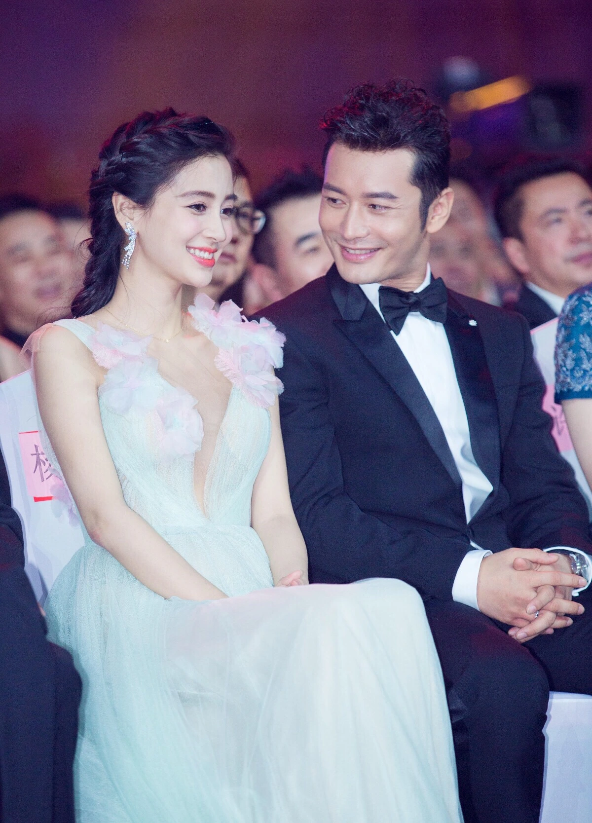 Huỳnh Hiểu Minh khoe con trai gây bão, vợ cũ Angelababy lập tức bị CĐM triệu hồi - Hình 6