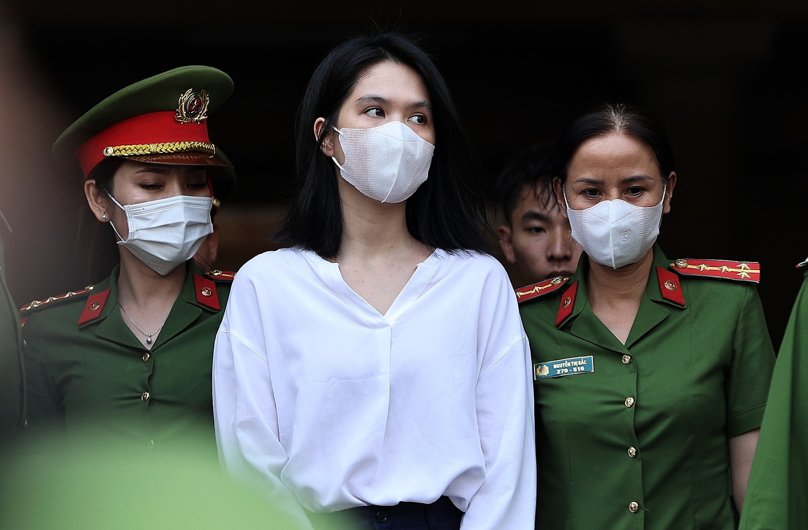 Bố Ngọc Trinh tuyên bố sốc khi con gái hưởng án treo, trợ lý phủ nhận 1 điều - Hình 3