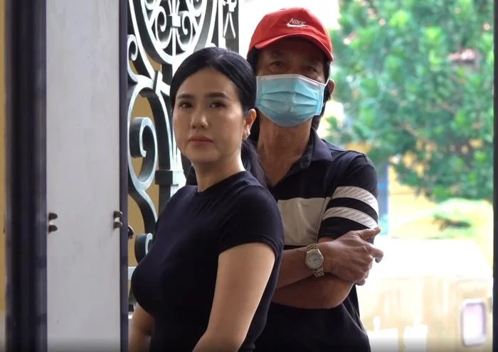 Bố Ngọc Trinh tuyên bố sốc khi con gái hưởng án treo, trợ lý phủ nhận 1 điều - Hình 1