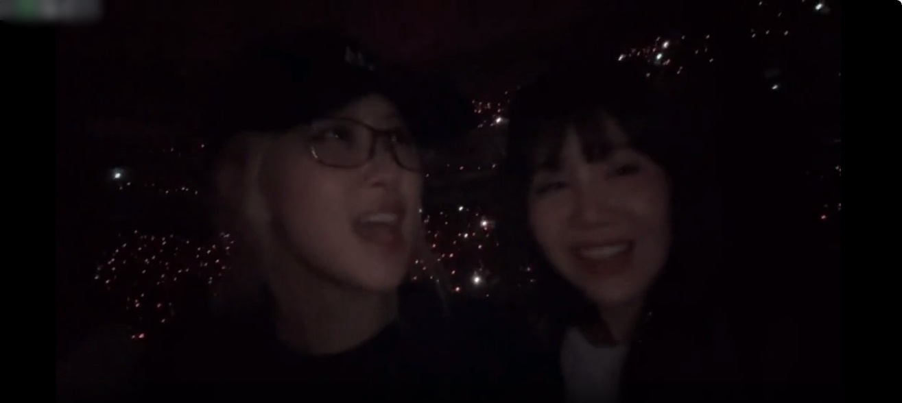 Taylor Swift bị fangirl Rosé quậy ở concert, làm chuyện hơn thua tới cùng - Hình 3